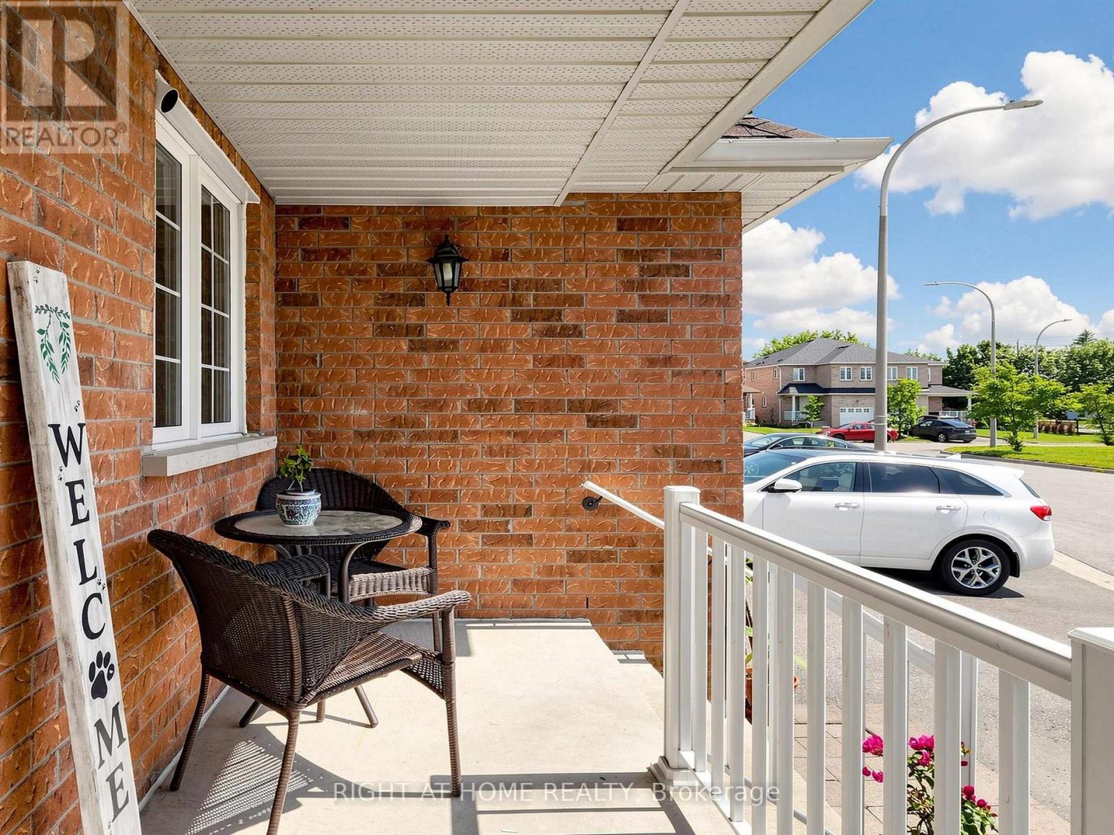 25 Teagarden Court, Whitby, Ontario  L1R 3G1 - Photo 5 - E13634774