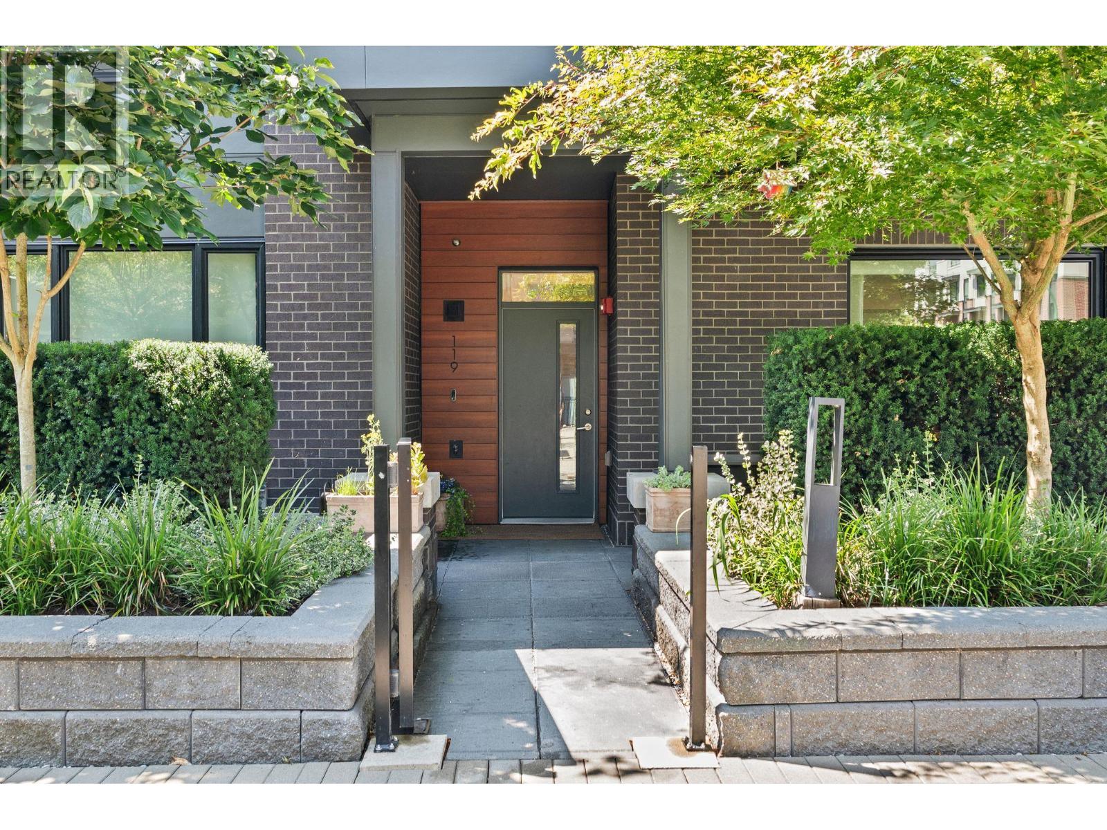 119 2035 Glenaire Drive, North Vancouver, British Columbia  V7P 1Y2 - Photo 2 - R3152056