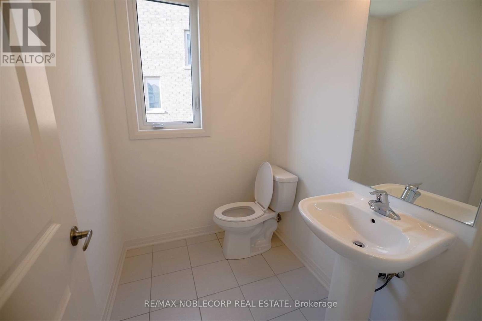 137 Casserley Crescent, New Tecumseth, Ontario L0G 1W0 - Photo 3 - N13634632