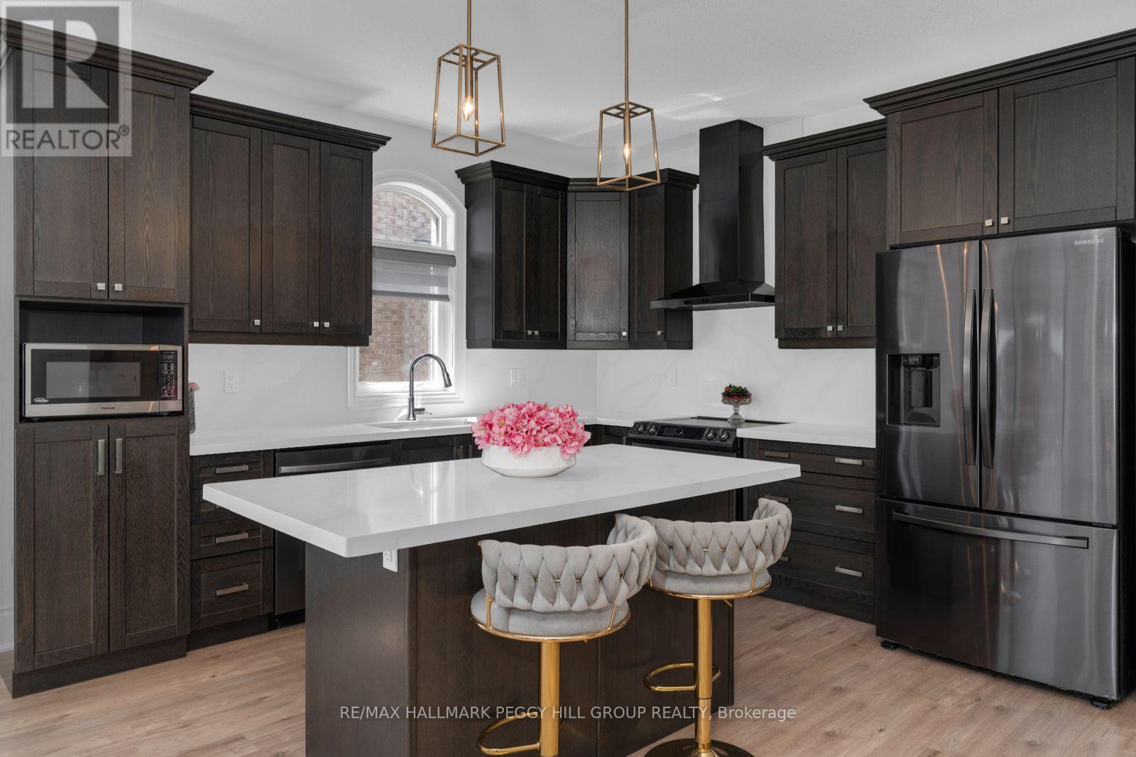 5 Wood Crescent, Essa (Angus), Ontario  L3W 0M5 - Photo 4 - N13634752
