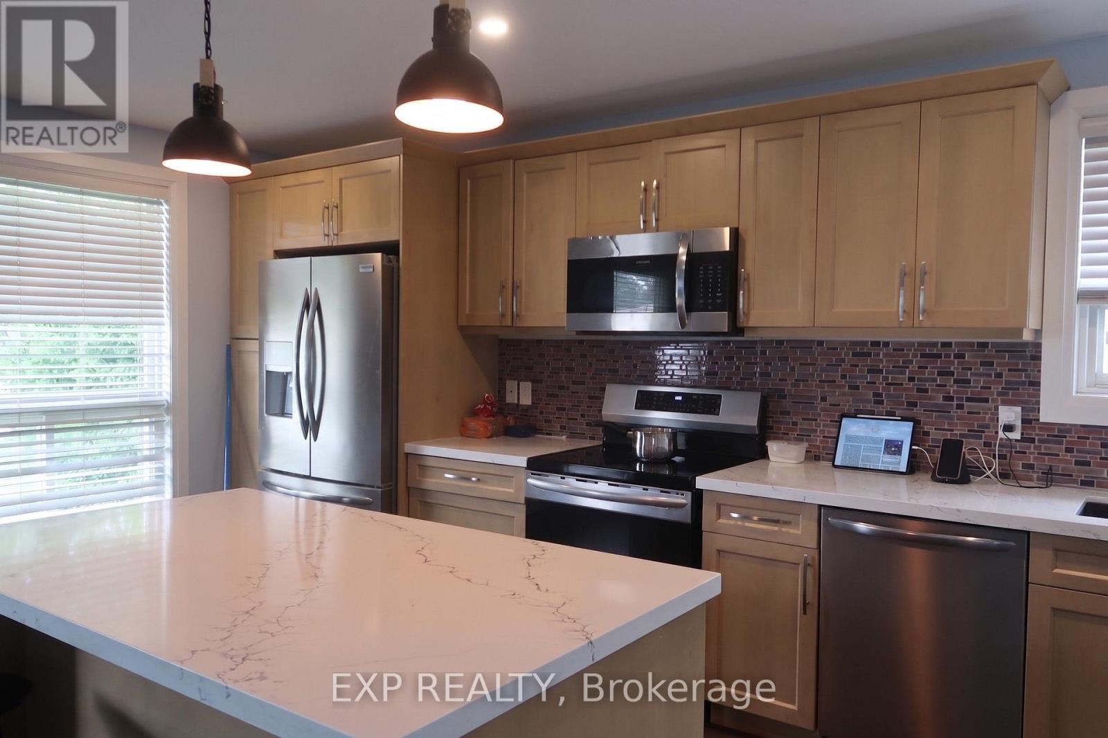 26 Curtiss Court, Barrie (Grove East), Ontario  L4M 2M7 - Photo 2 - S13634604