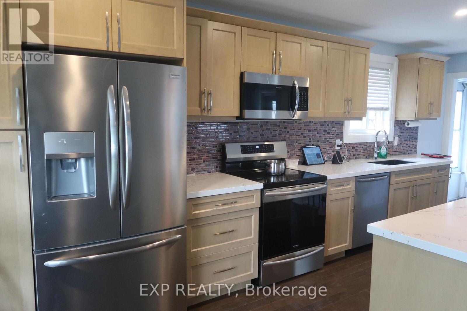 26 Curtiss Court, Barrie (Grove East), Ontario  L4M 2M7 - Photo 3 - S13634604