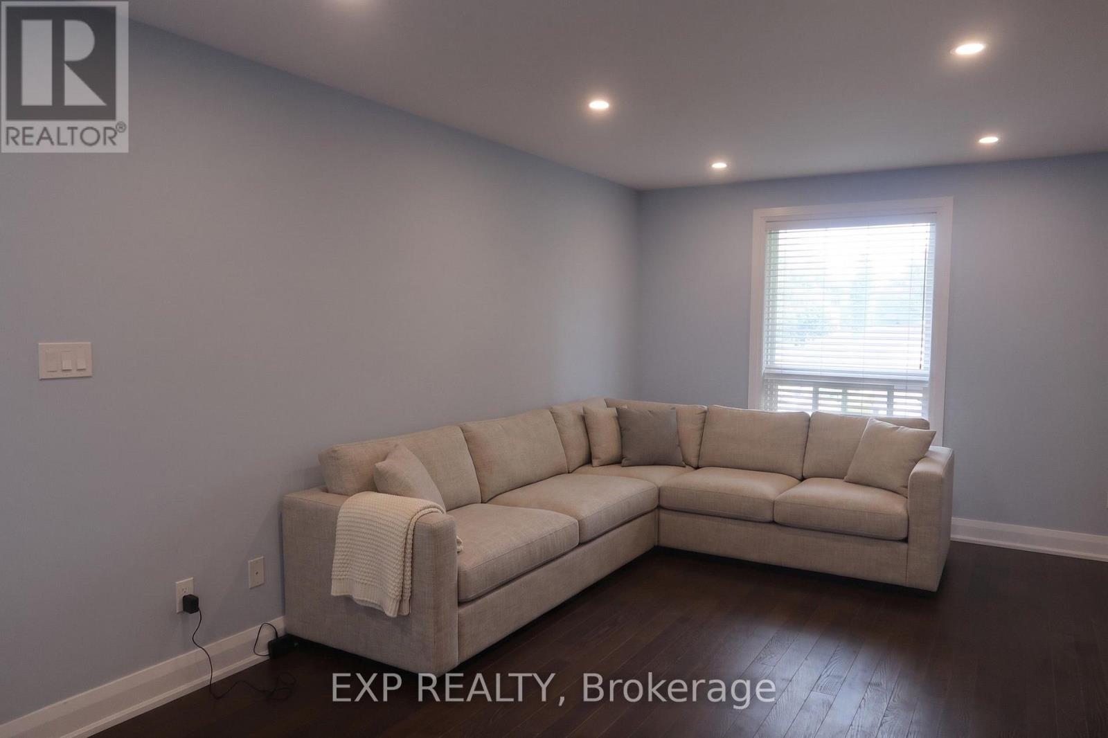 26 Curtiss Court, Barrie (Grove East), Ontario  L4M 2M7 - Photo 4 - S13634604