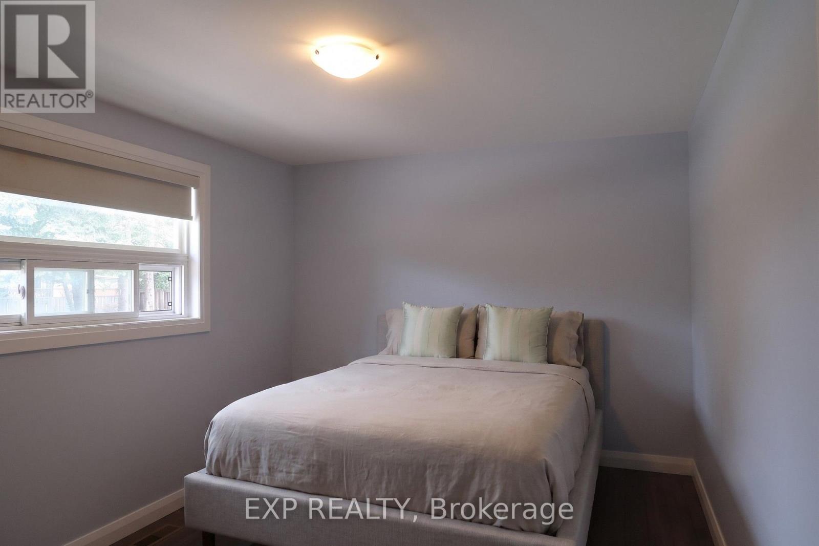 26 Curtiss Court, Barrie (Grove East), Ontario  L4M 2M7 - Photo 5 - S13634604