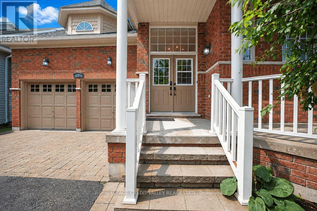 29 Counsellor Terrace, Barrie, Ontario  L4M 7H1 - Photo 2 - S13634776