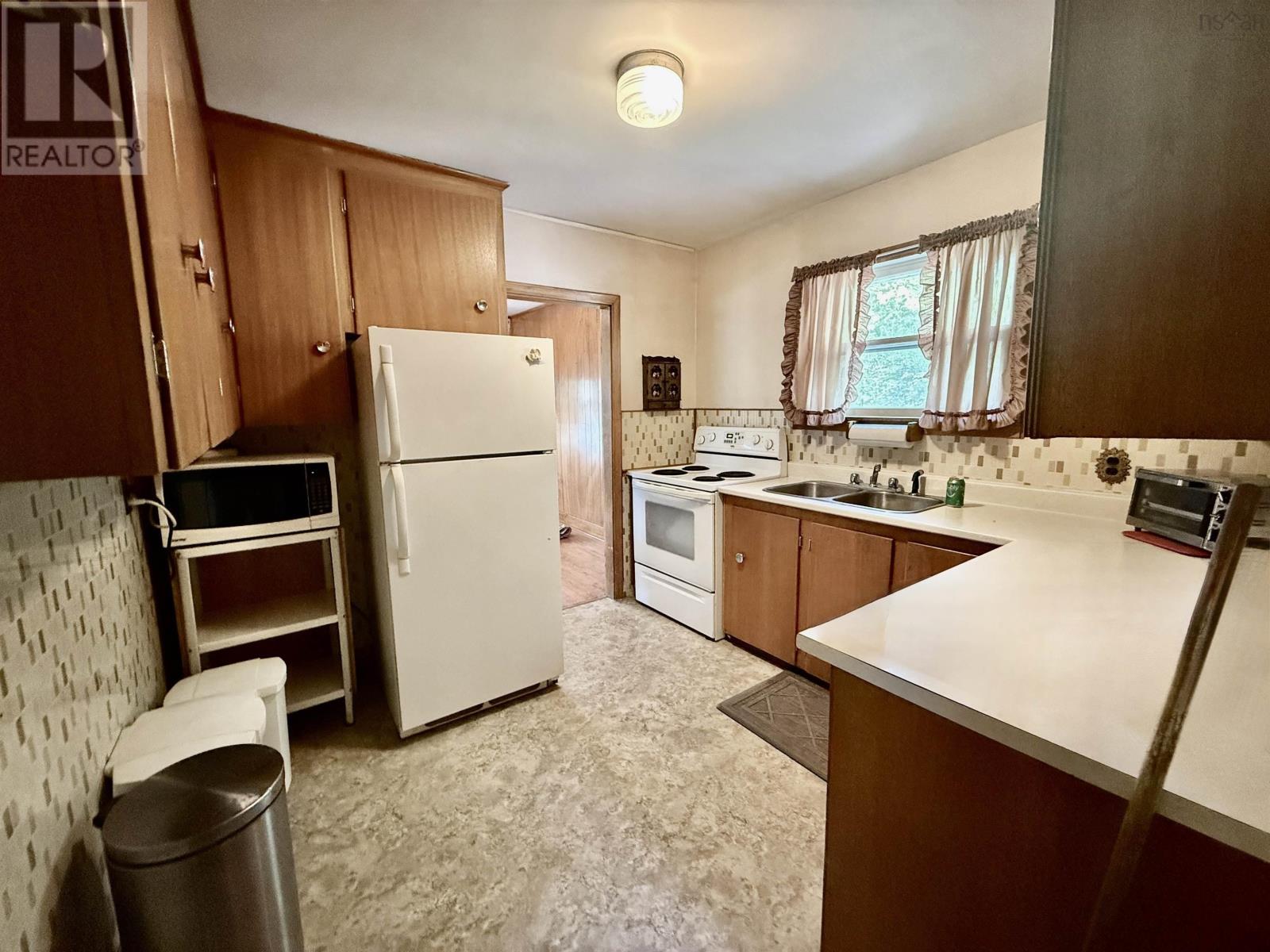 674 Hammonds Plains Road, Bedford, Nova Scotia  B4B 1A7 - Photo 8 - 202613986