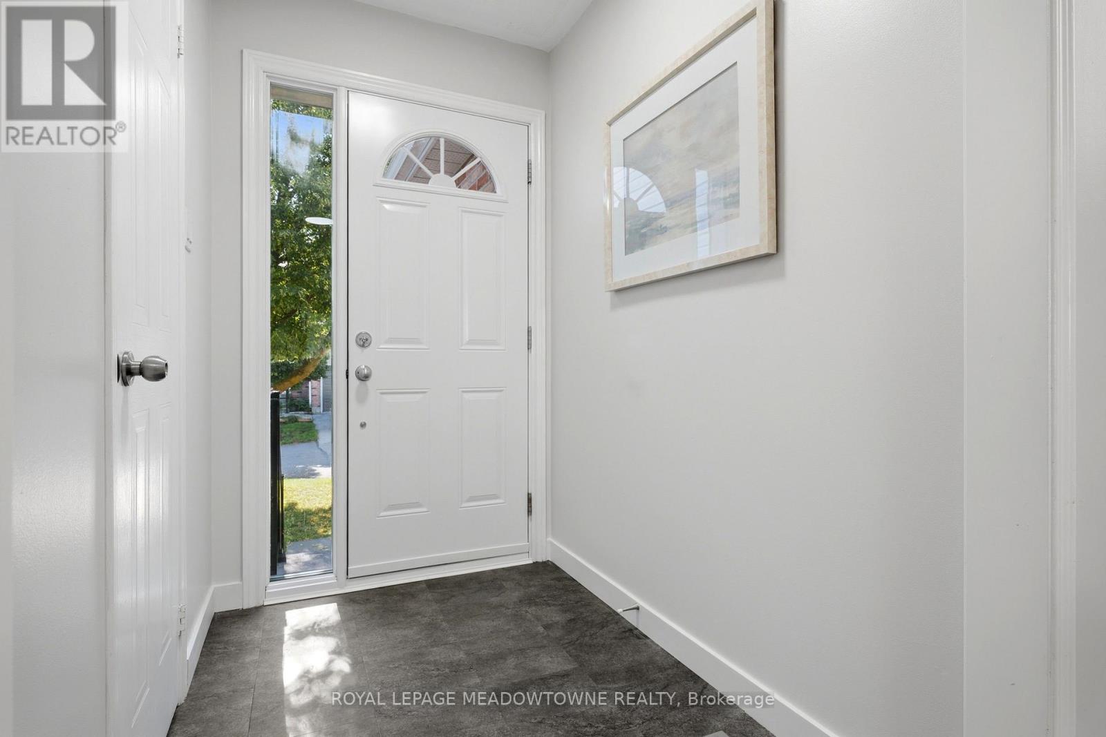 3 Brian Lane, Halton Hills, Ontario  L7G 5L7 - Photo 4 - W13634642
