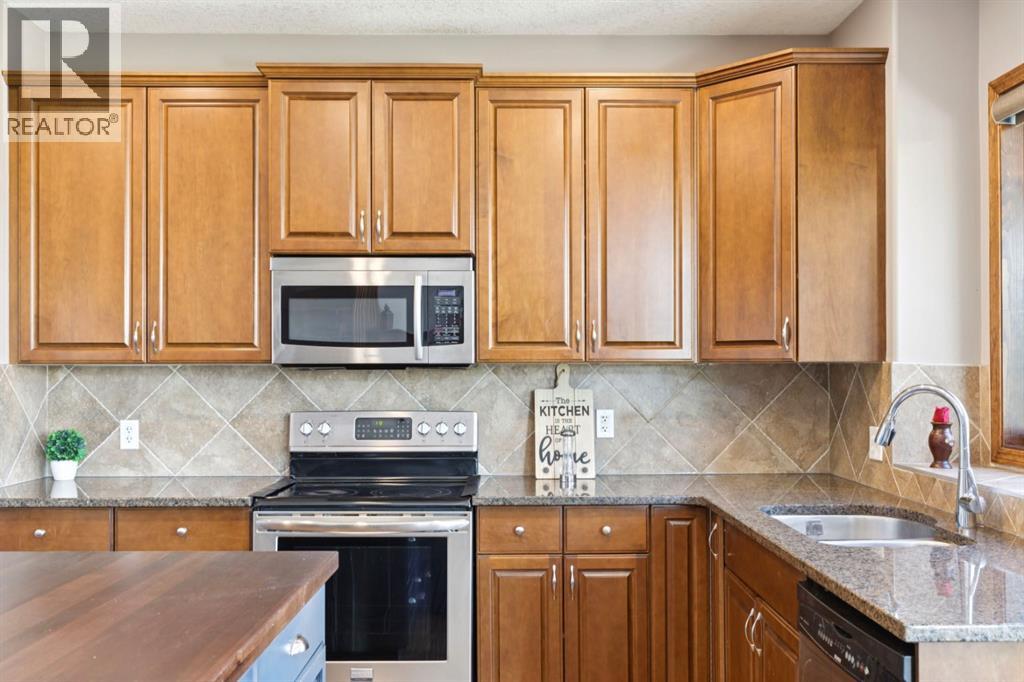 35 Tremblant Point Sw, Calgary, Alberta  T3H 0B9 - Photo 9 - A2319257