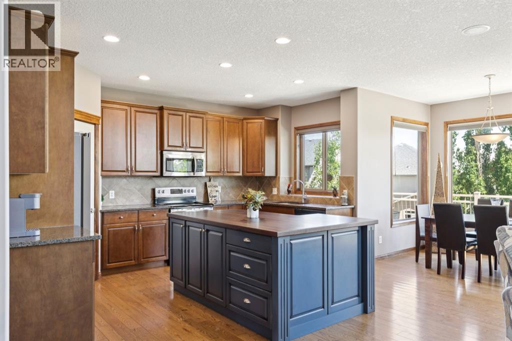 35 Tremblant Point Sw, Calgary, Alberta  T3H 0B9 - Photo 7 - A2319257