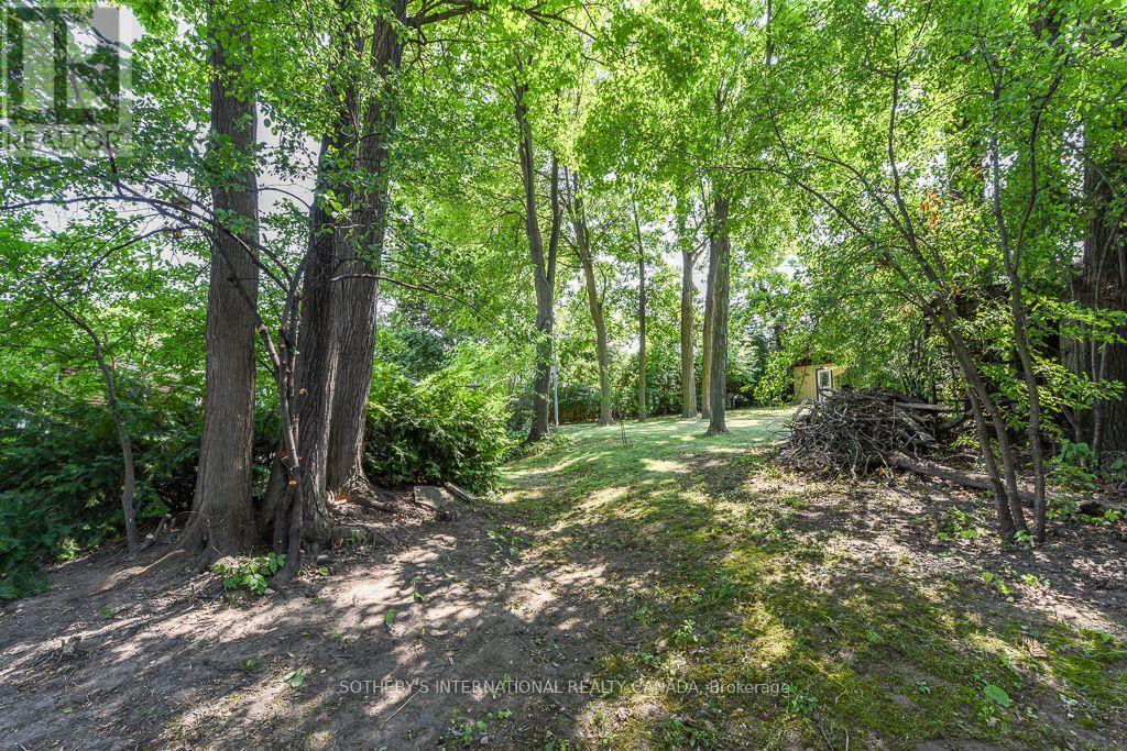 31 Queensborough Crescent, Toronto, Ontario  M9R 1A1 - Photo 35 - W13633582