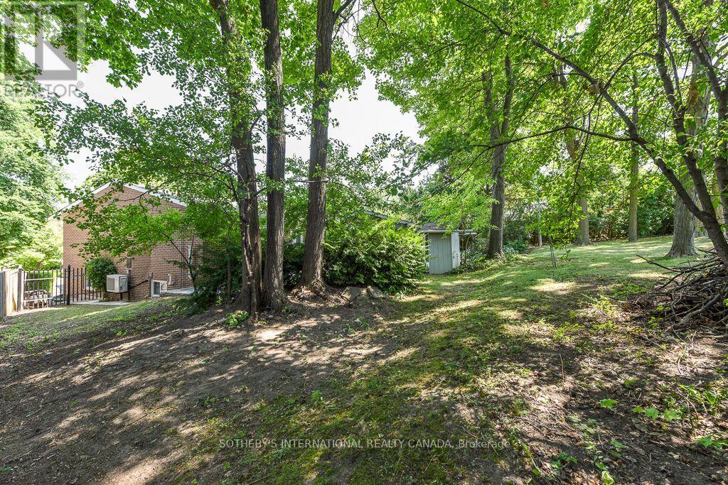 31 Queensborough Crescent, Toronto, Ontario  M9R 1A1 - Photo 36 - W13633582
