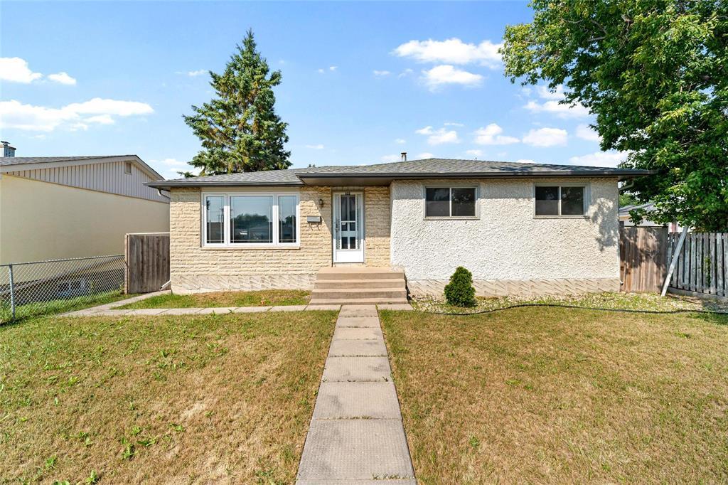 688 Keewatin Street, Winnipeg, Manitoba  R2X 2S4 - Photo 0 - 202619303
