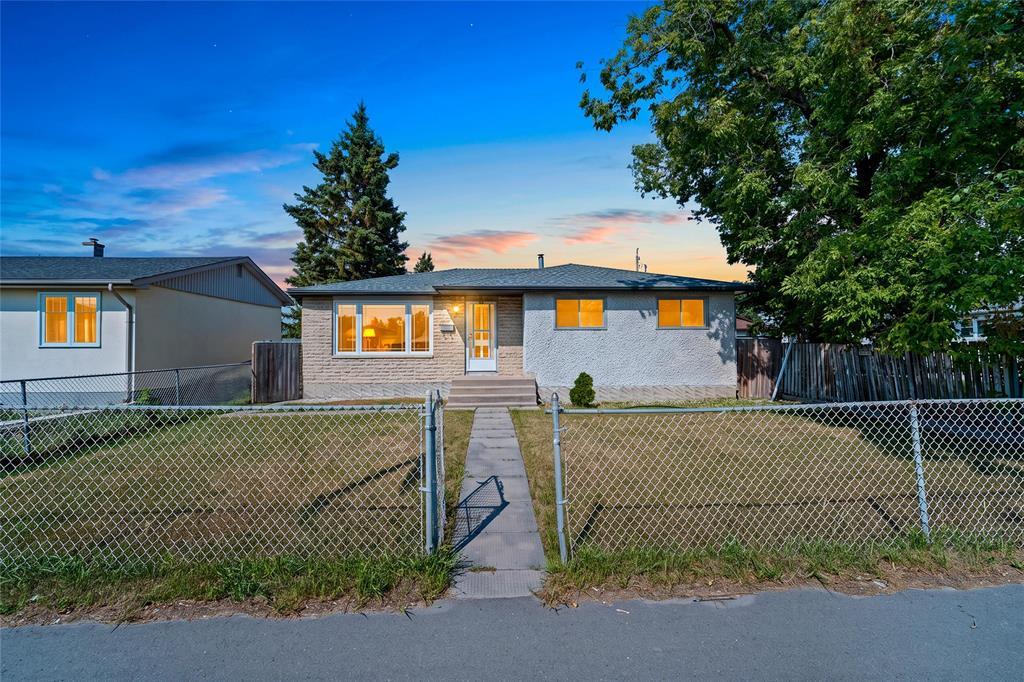 688 Keewatin Street, Winnipeg, Manitoba  R2X 2S4 - Photo 1 - 202619303