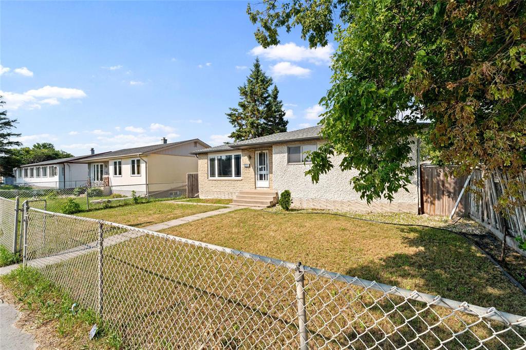 688 Keewatin Street, Winnipeg, Manitoba  R2X 2S4 - Photo 3 - 202619303