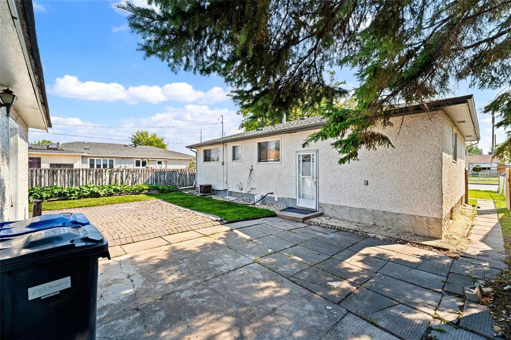688 Keewatin Street, Winnipeg, Manitoba  R2X 2S4 - Photo 35 - 202619303