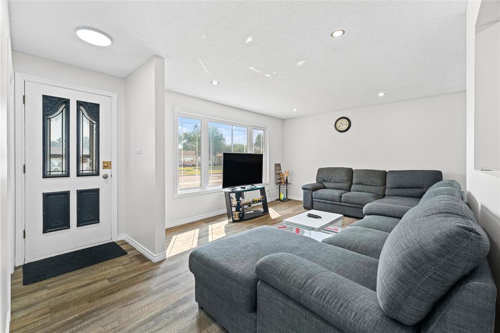 688 Keewatin Street, Winnipeg, Manitoba  R2X 2S4 - Photo 4 - 202619303