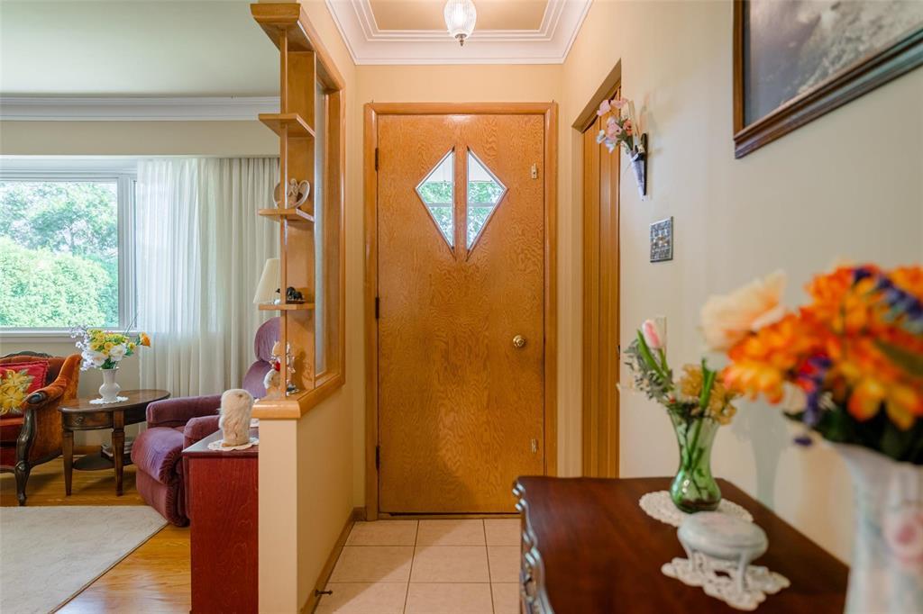 1166 Machray Avenue, Winnipeg, Manitoba  R2X 1H7 - Photo 1 - 202619376