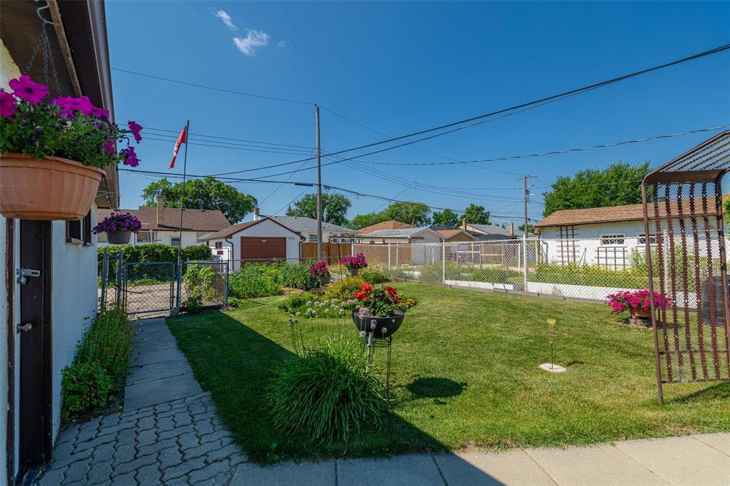 1166 Machray Avenue, Winnipeg, Manitoba  R2X 1H7 - Photo 29 - 202619376