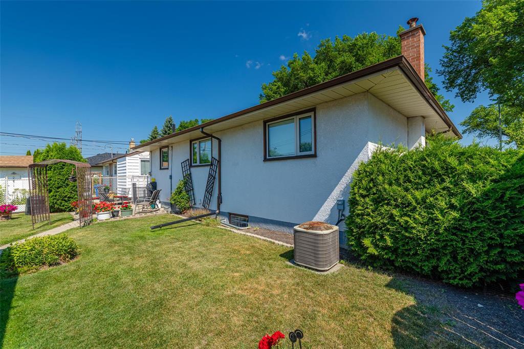 1166 Machray Avenue, Winnipeg, Manitoba  R2X 1H7 - Photo 33 - 202619376