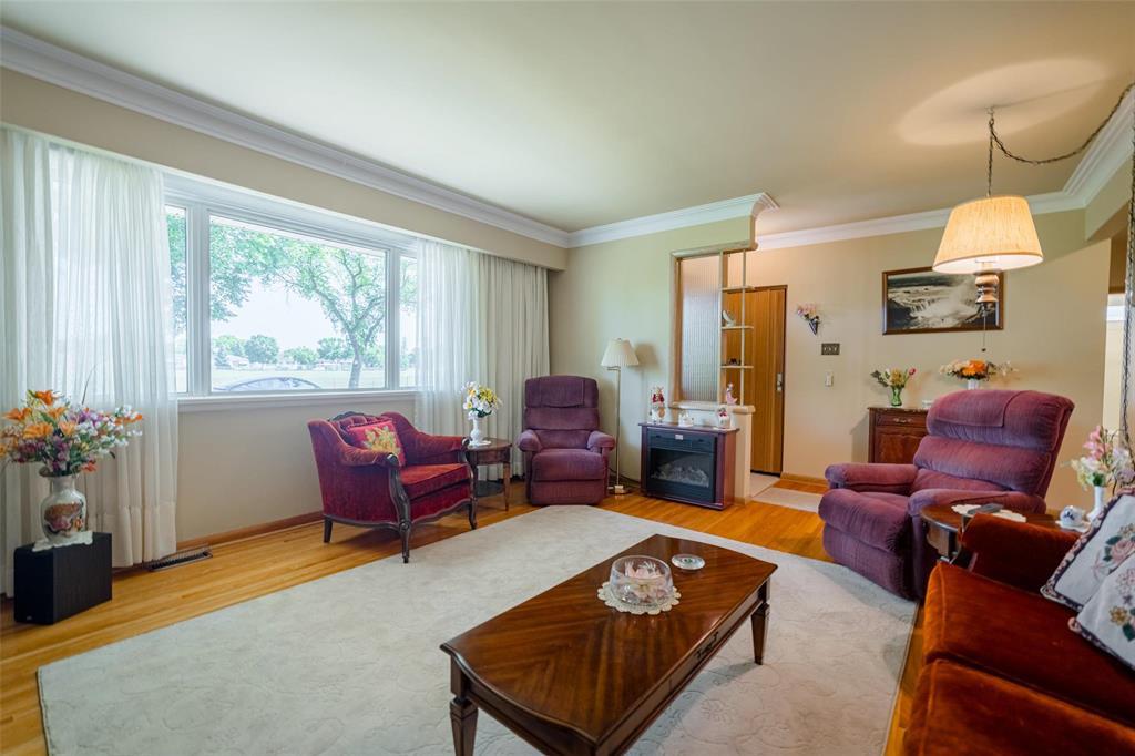 1166 Machray Avenue, Winnipeg, Manitoba  R2X 1H7 - Photo 4 - 202619376