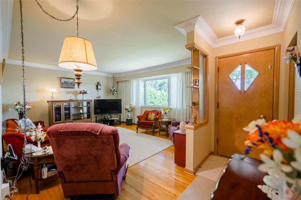 1166 Machray Avenue, Winnipeg, Manitoba  R2X 1H7 - Photo 5 - 202619376