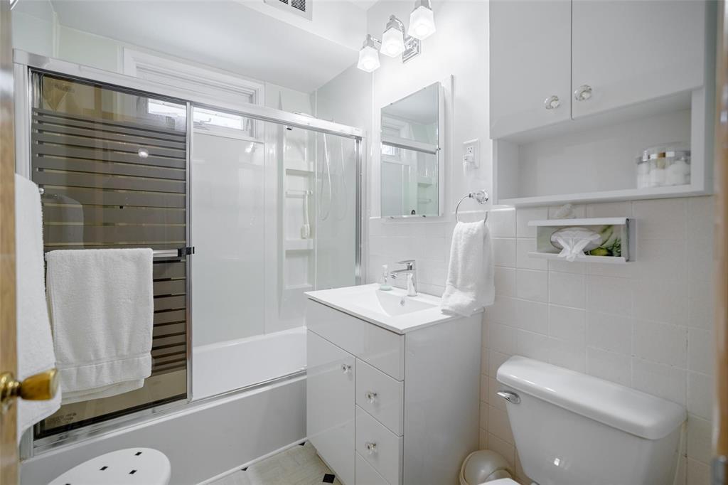 1166 Machray Avenue, Winnipeg, Manitoba  R2X 1H7 - Photo 9 - 202619376