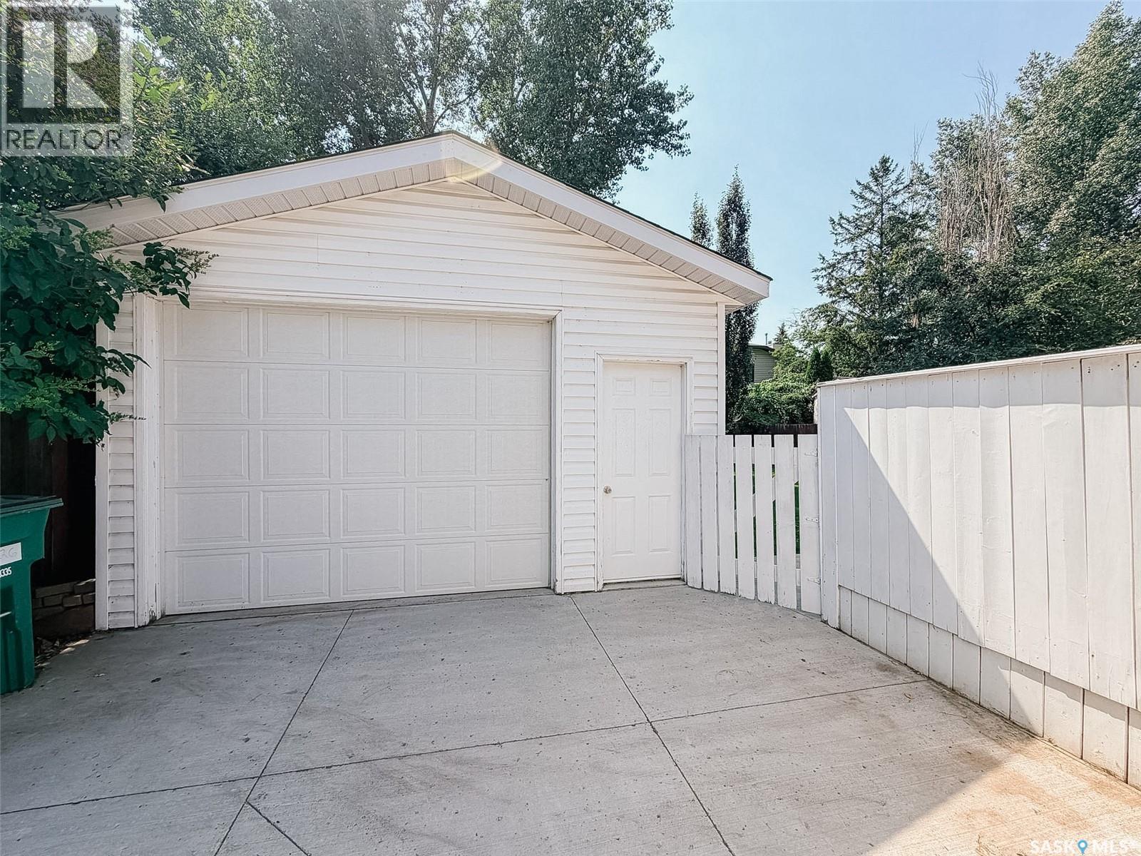 1026 Kingsmere Boulevard, Saskatoon, Saskatchewan  S7J 4X6 - Photo 2 - SK044443