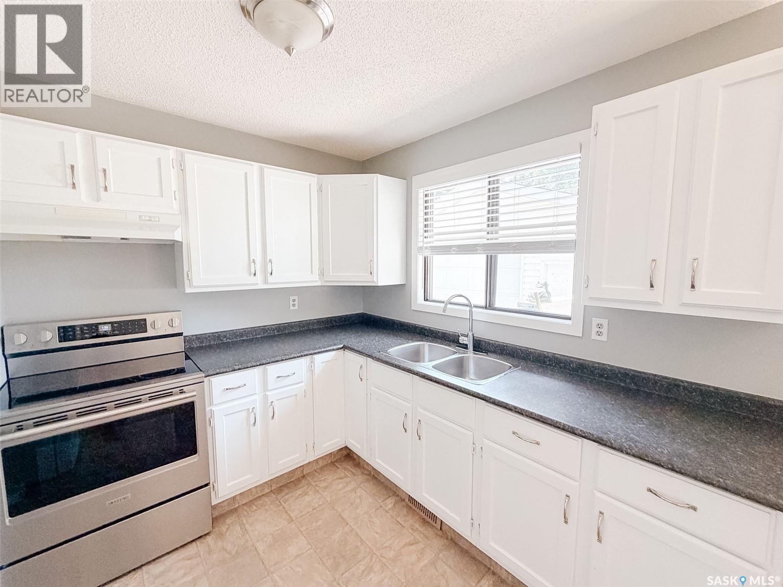 1026 Kingsmere Boulevard, Saskatoon, Saskatchewan  S7J 4X6 - Photo 4 - SK044443