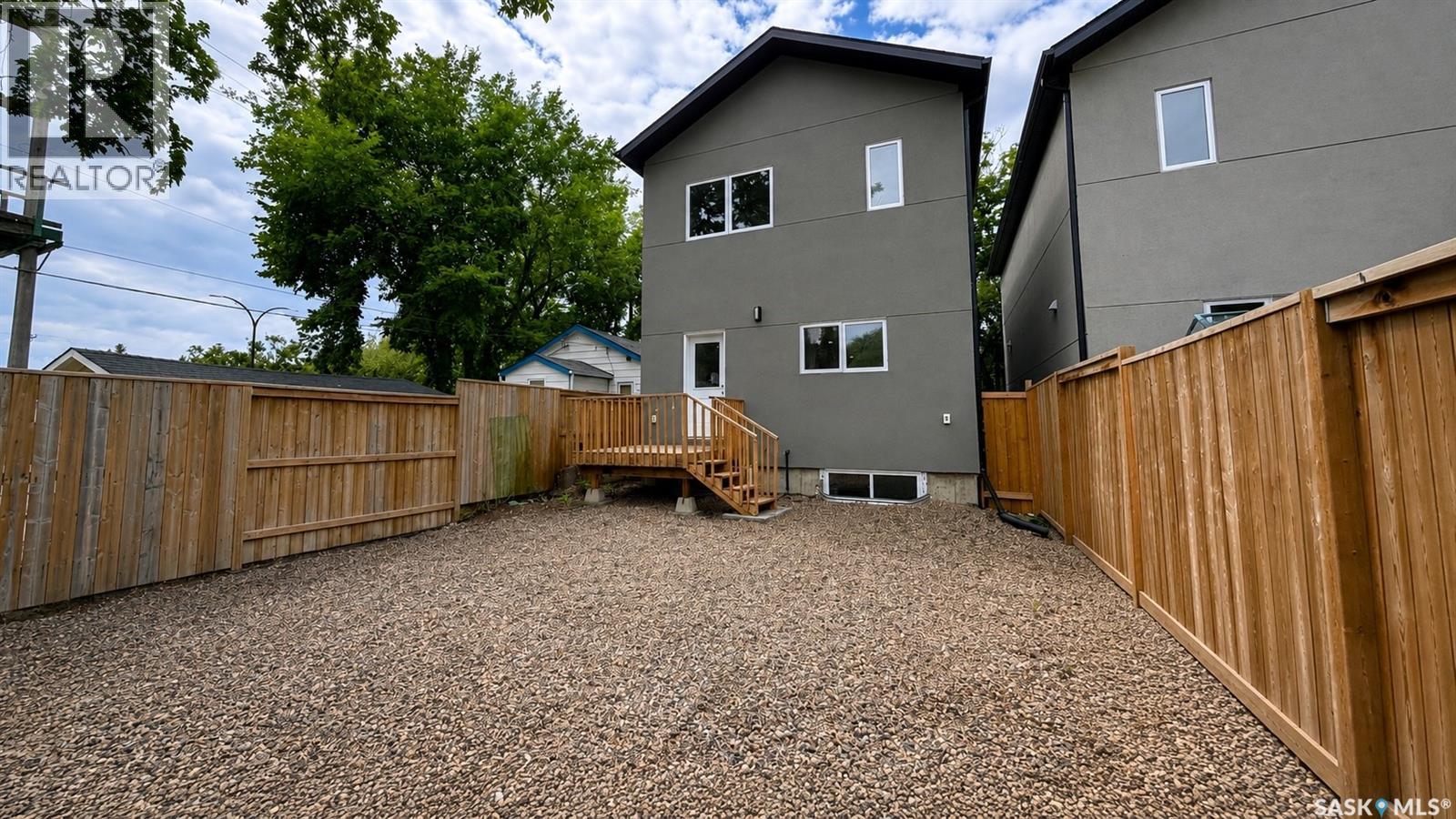 1220 D Avenue N, Saskatoon, Saskatchewan  S7L 1P1 - Photo 3 - SK044396