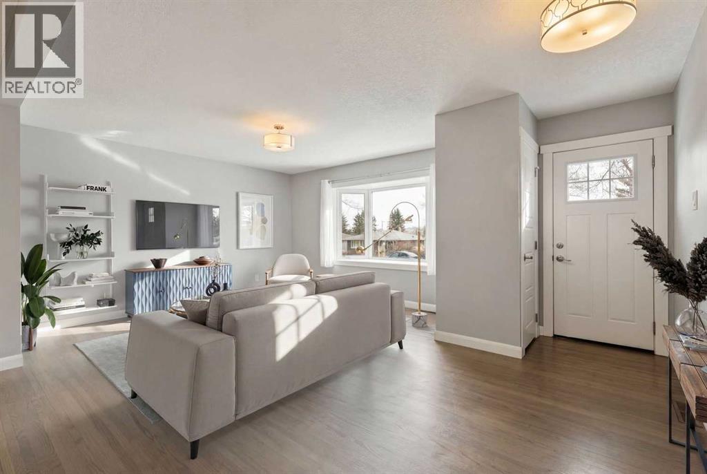 40 Henefer Road SW, Calgary, Alberta  T2V 3B4 - Photo 4 - A2314532
