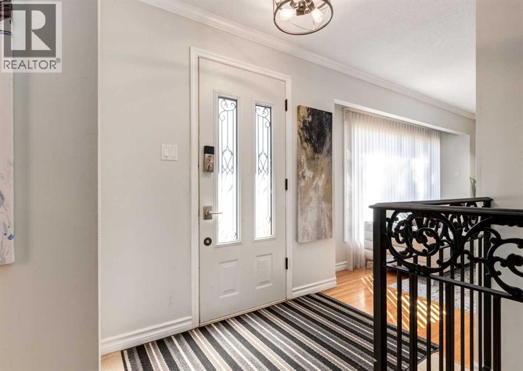 425 Woodland Crescent SE, Calgary, Alberta  T2J 1J7 - Photo 3 - A2326875