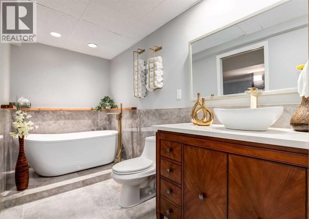 425 Woodland Crescent SE, Calgary, Alberta  T2J 1J7 - Photo 36 - A2326875