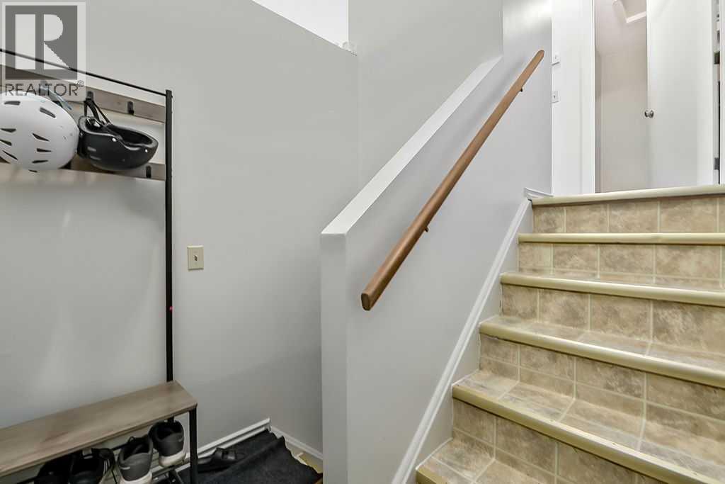 124 Bergen Road NW, Calgary, Alberta  T3K 1H9 - Photo 3 - A2328708