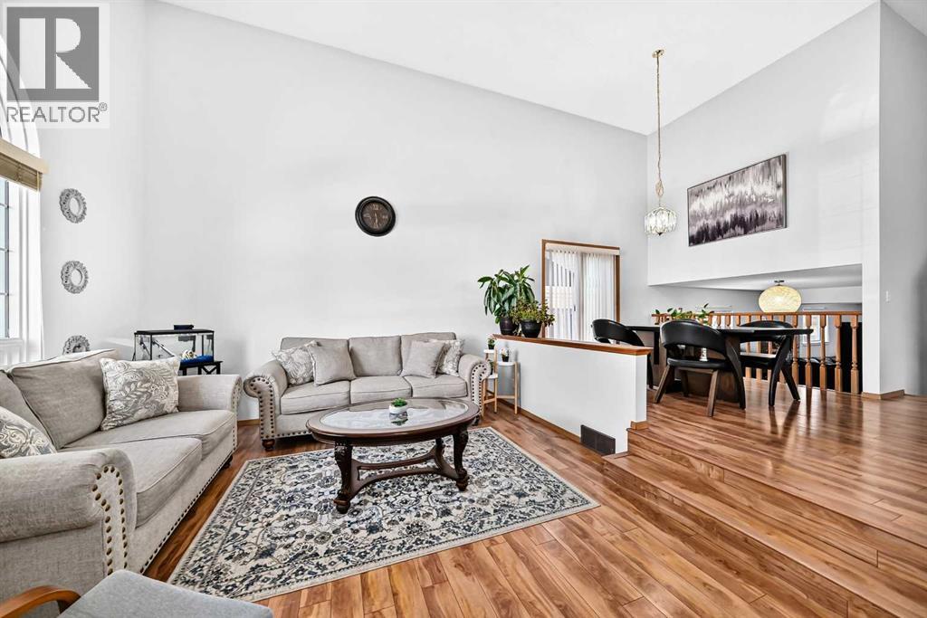 3628 Catalina Boulevard NE, Calgary, Alberta  T1Y 6W6 - Photo 5 - A2329401