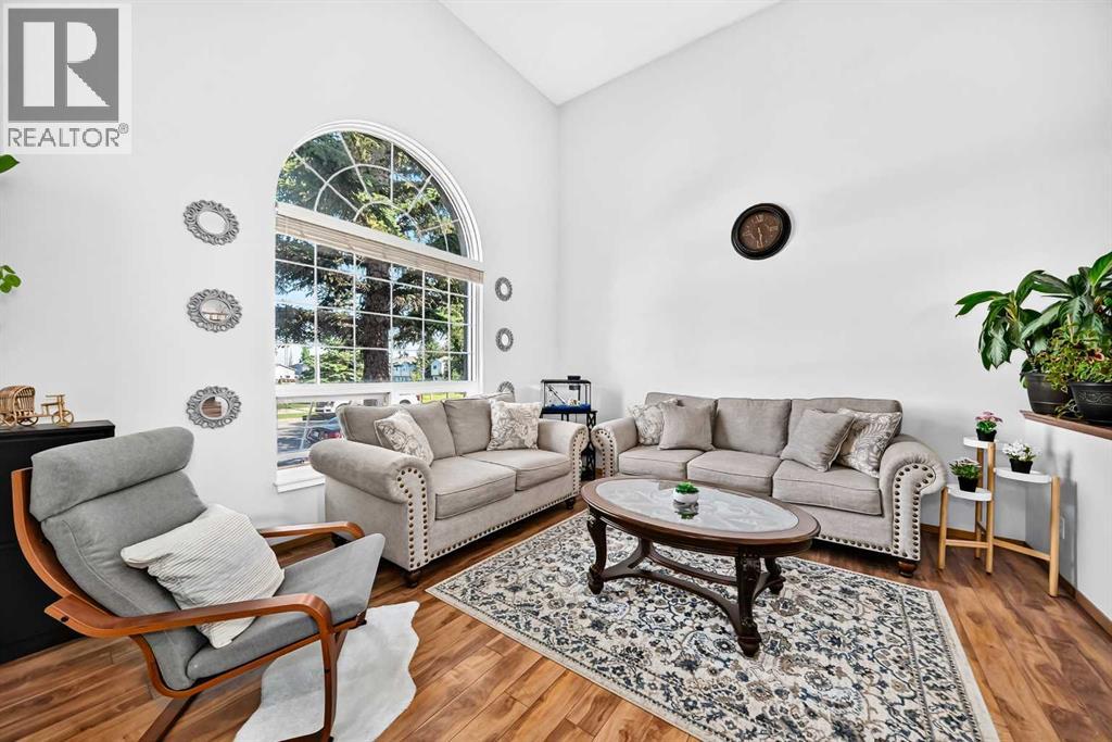 3628 Catalina Boulevard NE, Calgary, Alberta  T1Y 6W6 - Photo 4 - A2329401
