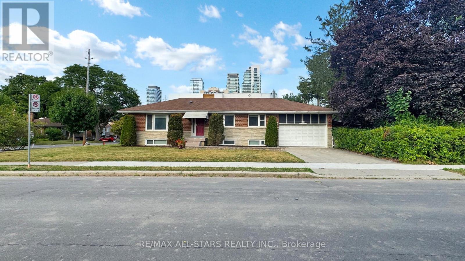 105 BETTY ANN DRIVE, Toronto, Ontario