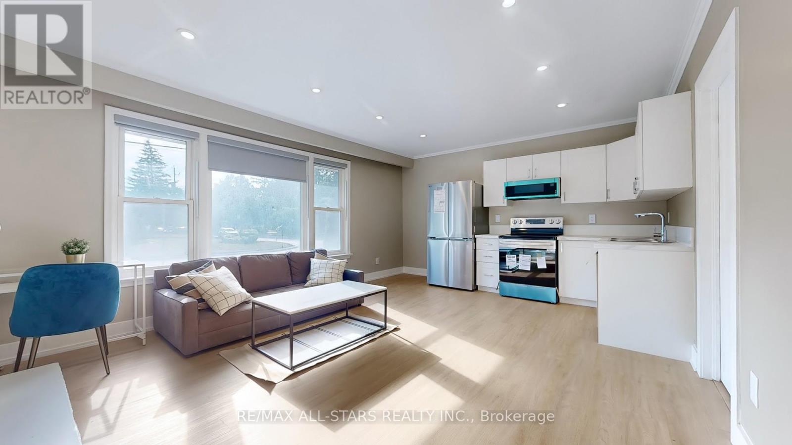 105 Betty Ann Drive, Toronto, Ontario  M2N 1X1 - Photo 2 - C13634674