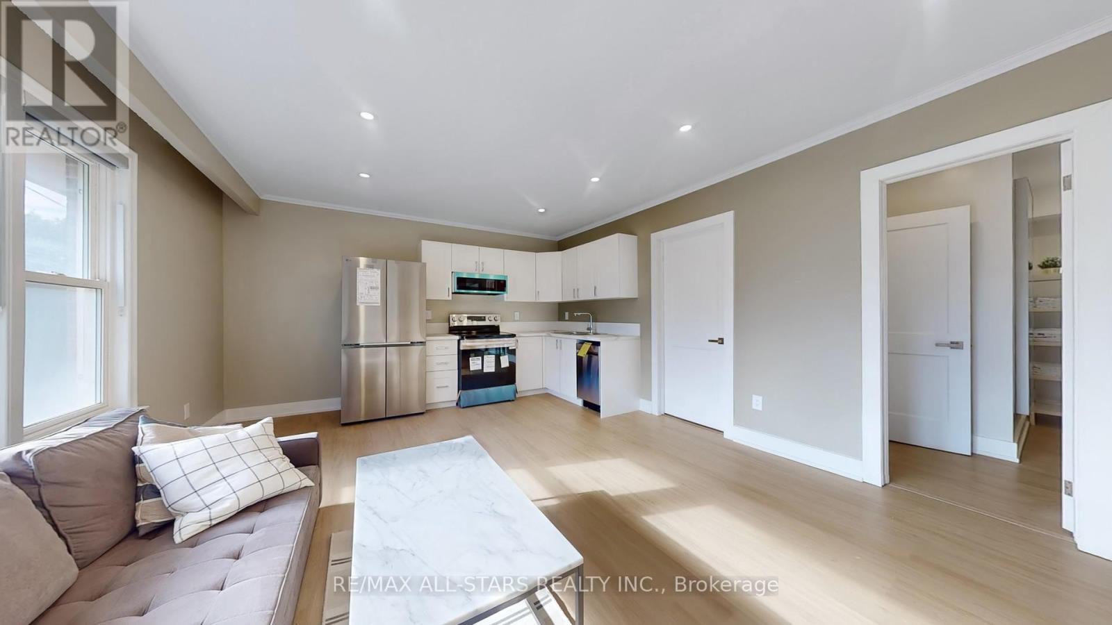 105 Betty Ann Drive, Toronto, Ontario  M2N 1X1 - Photo 3 - C13634674