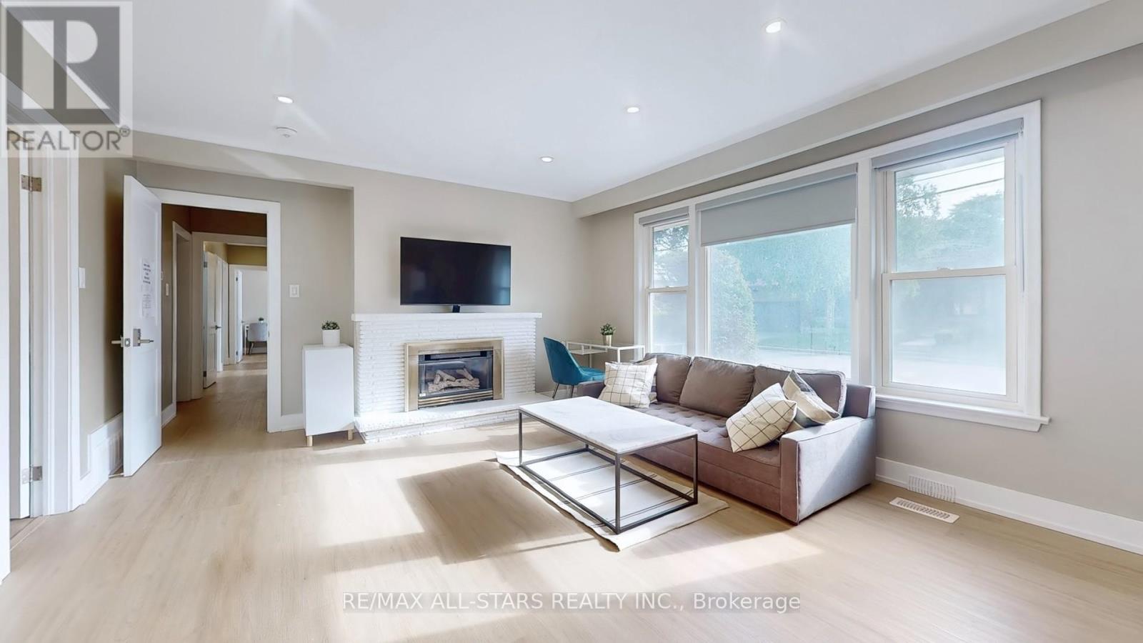 105 Betty Ann Drive, Toronto, Ontario  M2N 1X1 - Photo 4 - C13634674