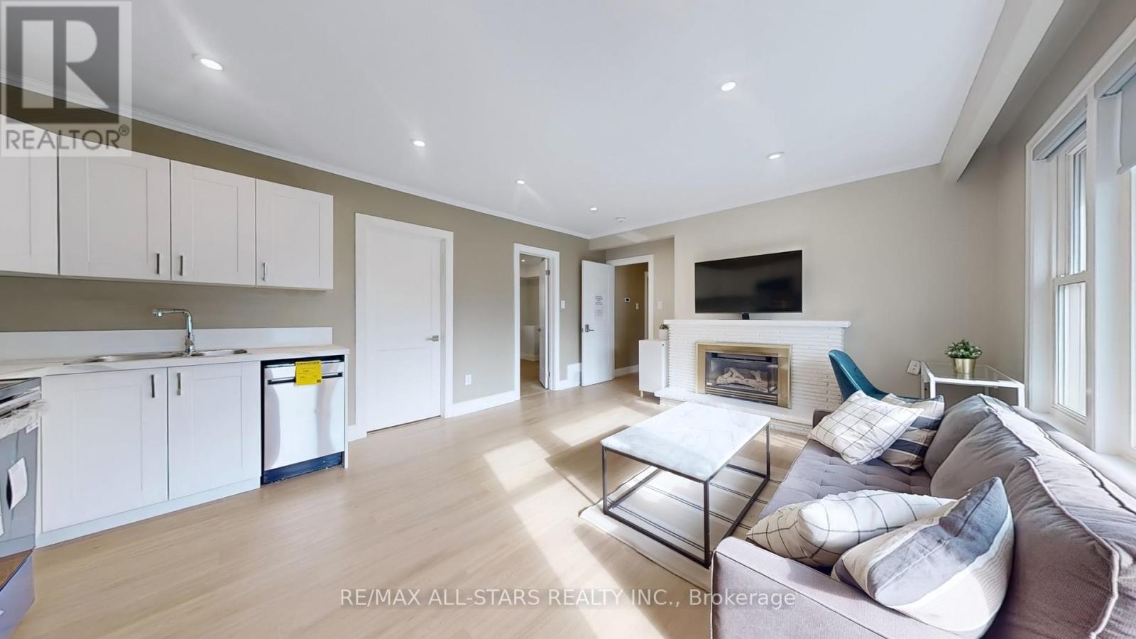 105 Betty Ann Drive, Toronto, Ontario  M2N 1X1 - Photo 6 - C13634674