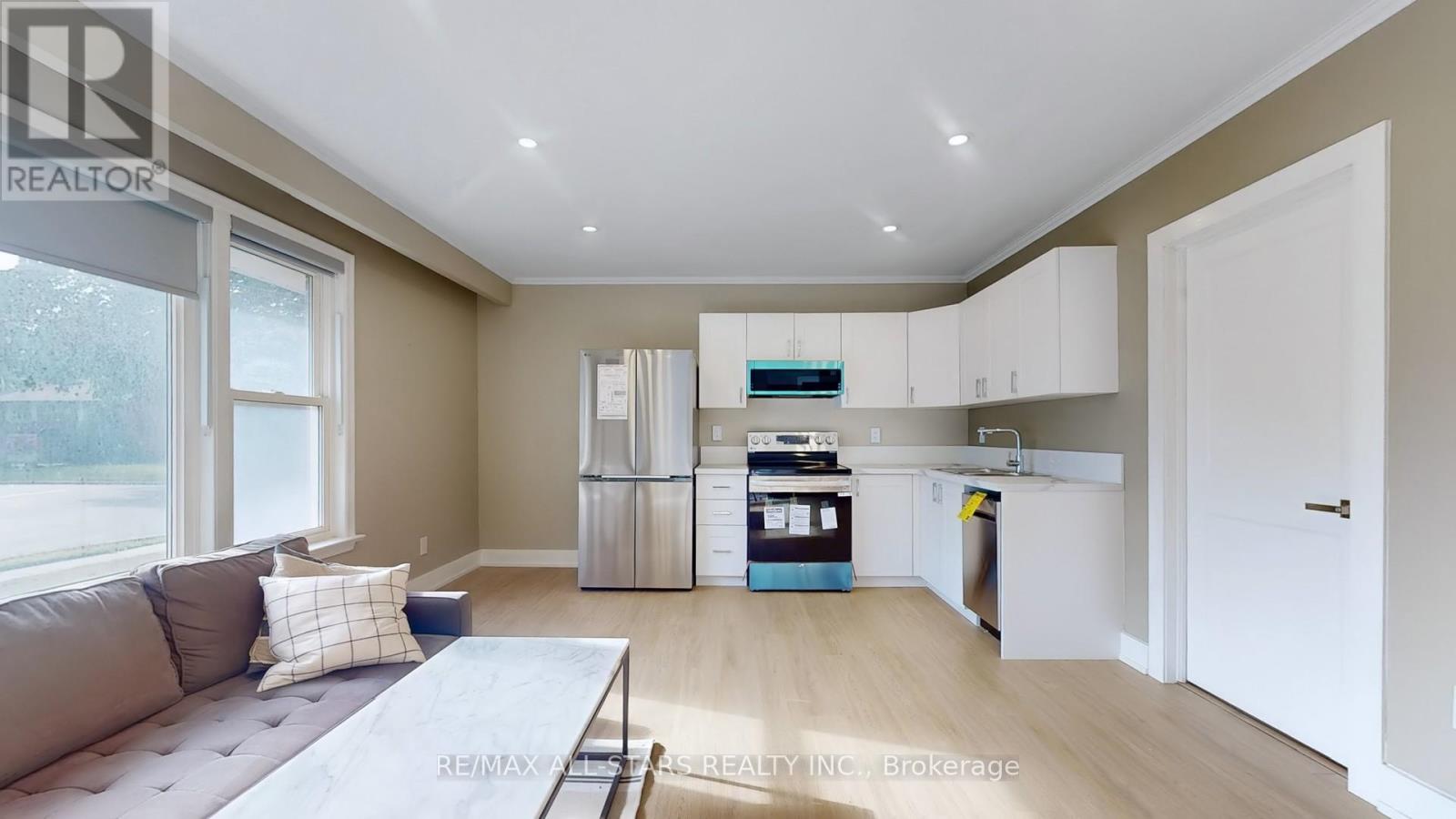 105 Betty Ann Drive, Toronto, Ontario  M2N 1X1 - Photo 5 - C13634674