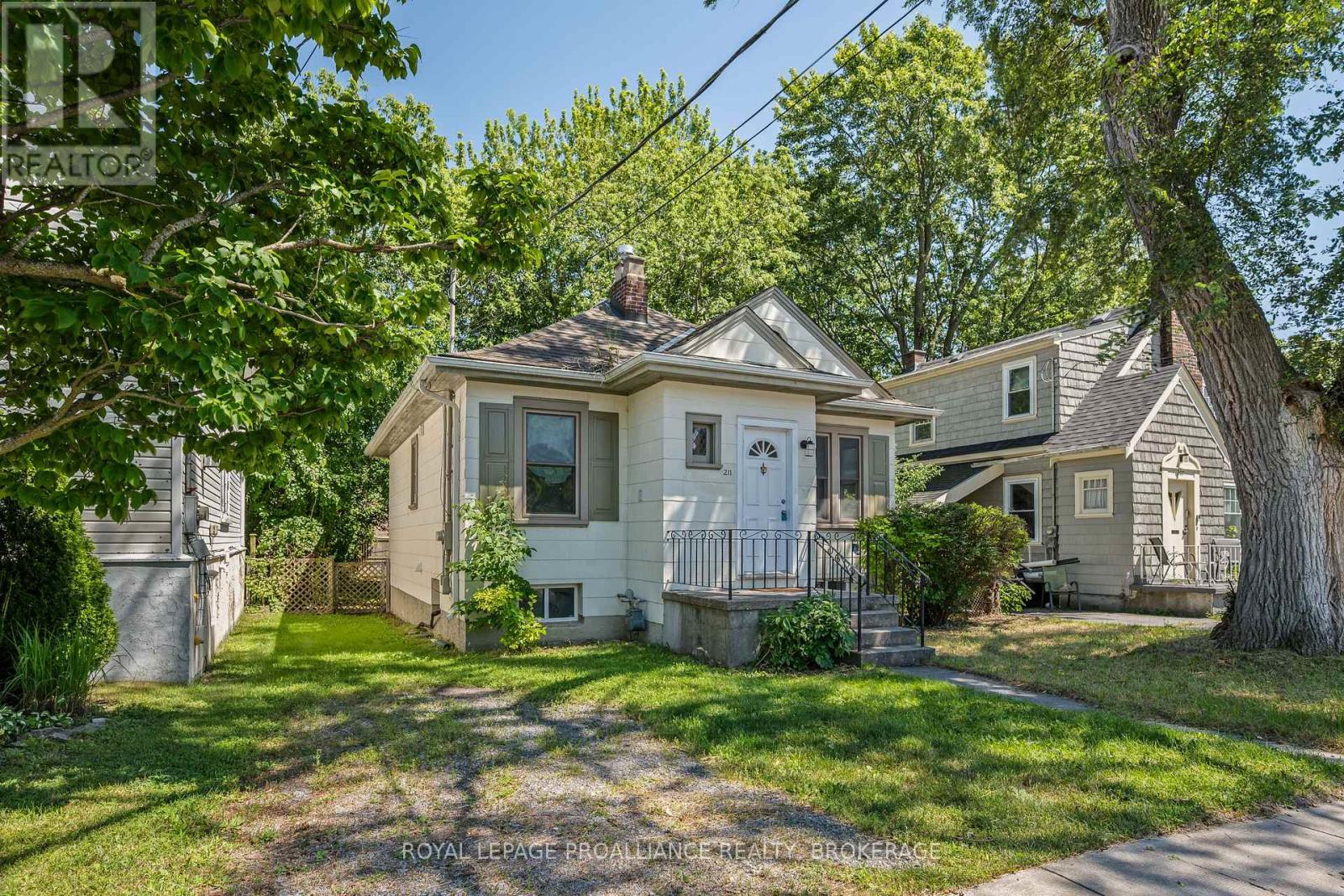 211 Toronto Street, Kingston, Ontario  K7L 4A9 - Photo 2 - X13634778