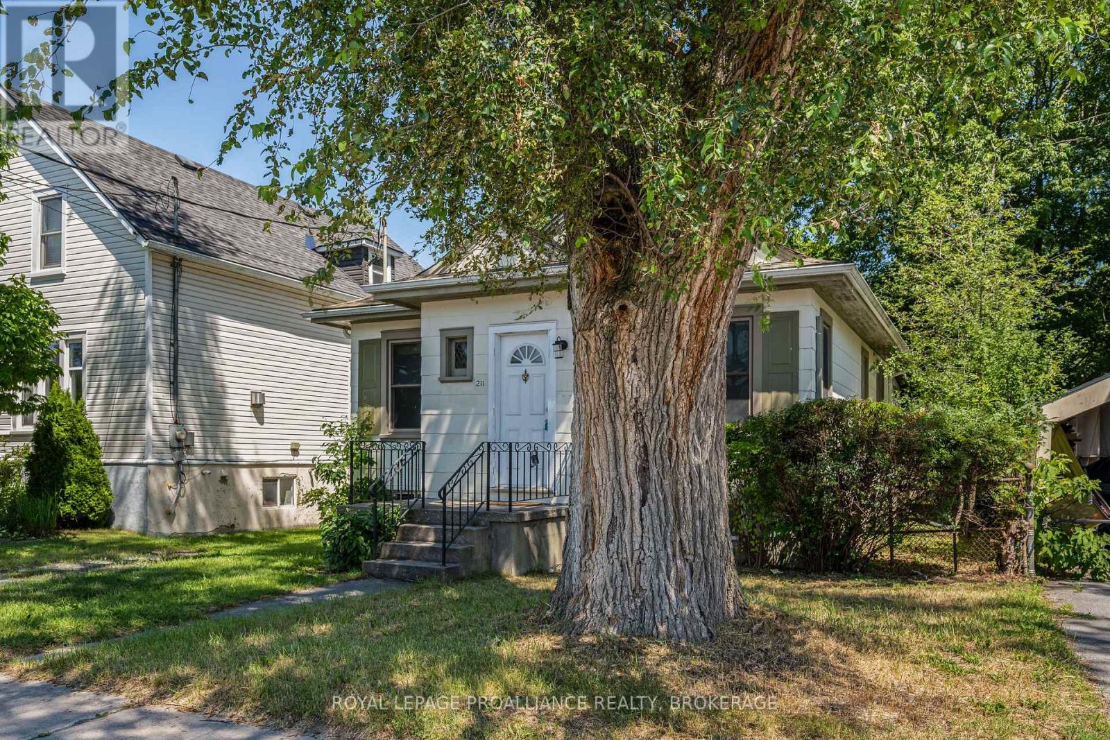 211 Toronto Street, Kingston, Ontario  K7L 4A9 - Photo 3 - X13634778