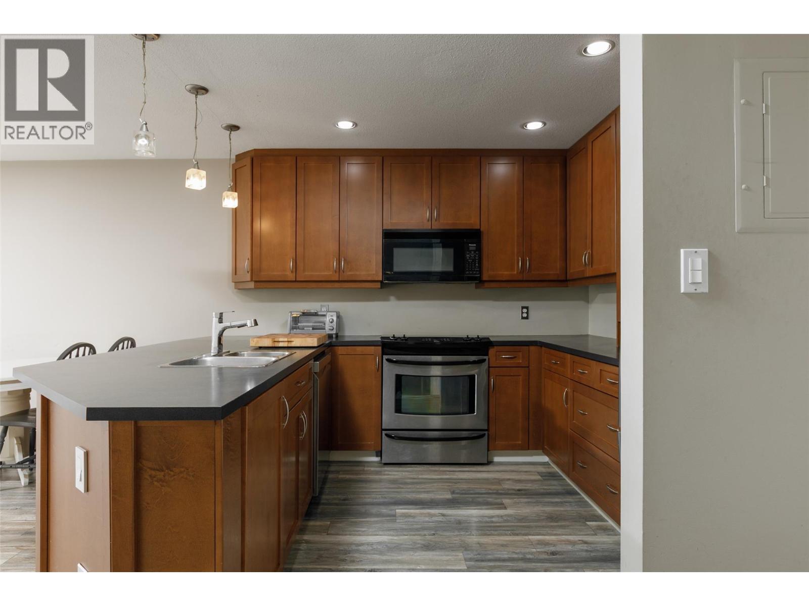 400 Sutton Crescent Unit# 313, Kelowna, BC V1V 1Y3