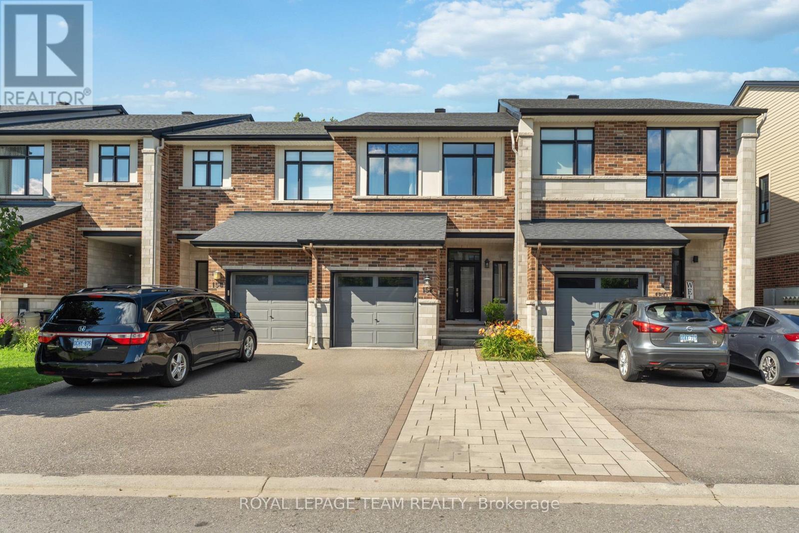 152 MATTINGLY WAY, Ottawa, Ontario