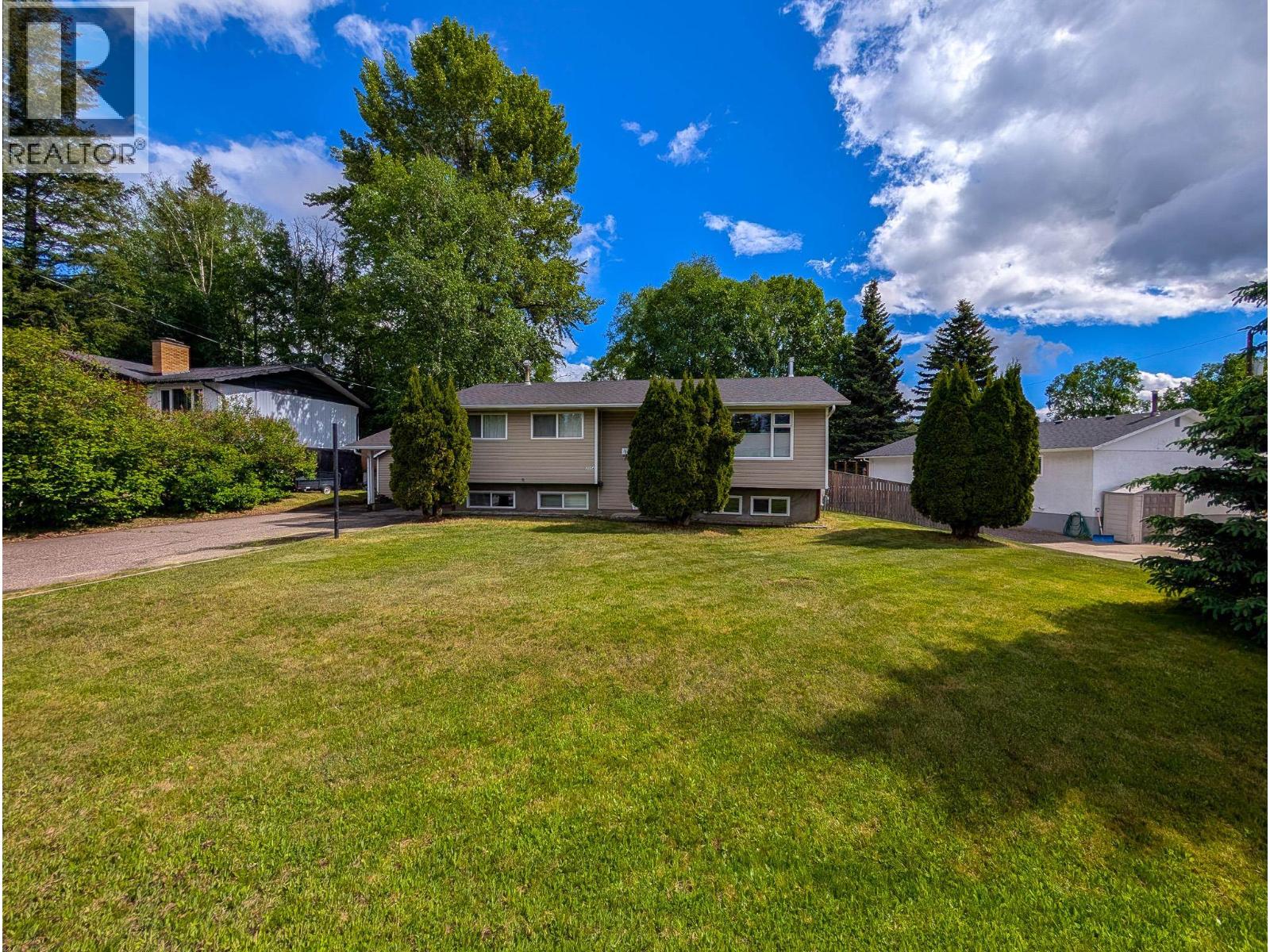 3054 Poyner Crescent, Prince George, British Columbia  V2K 1Y1 - Photo 2 - R3152128
