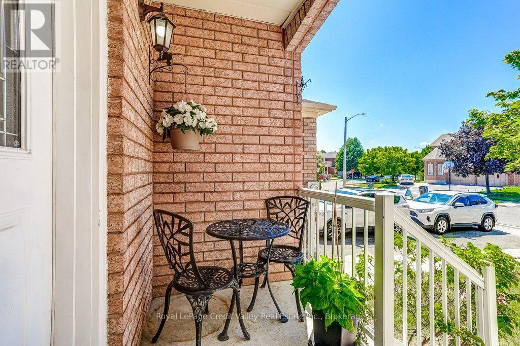 23 Tinsmith Street, Brampton, Ontario  L7A 1N1 - Photo 3 - W13634884