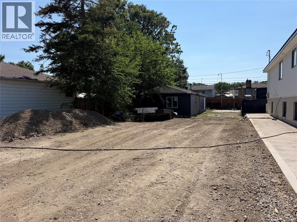 3747 Turner, Windsor, Ontario  M8W 3N2 - Photo 1 - 26018723