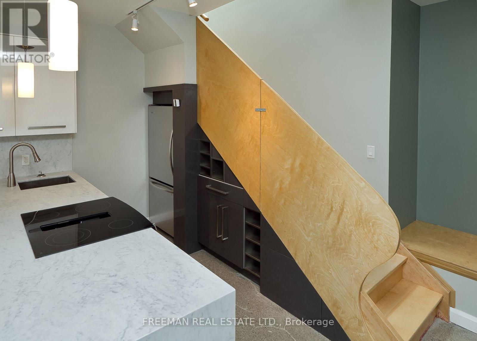 1 Max Hartstone Lane, Toronto, Ontario  M5R 3G6 - Photo 7 - C13634860