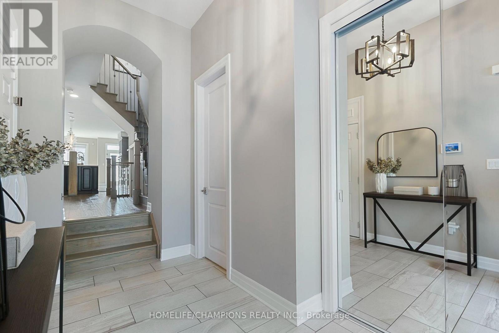 993 Dragonfly Avenue, Pickering, Ontario  L1X 0E9 - Photo 3 - E13634830